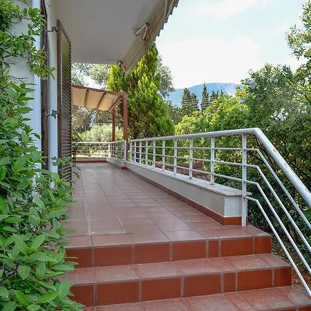 Villa Drosia Sleeps 10 Chalkís